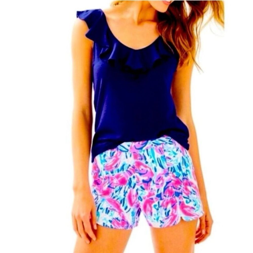 NWT Lilly Pulitzer Hazelle Stretch Short
Cosmic Coral Cracked Up Size 2